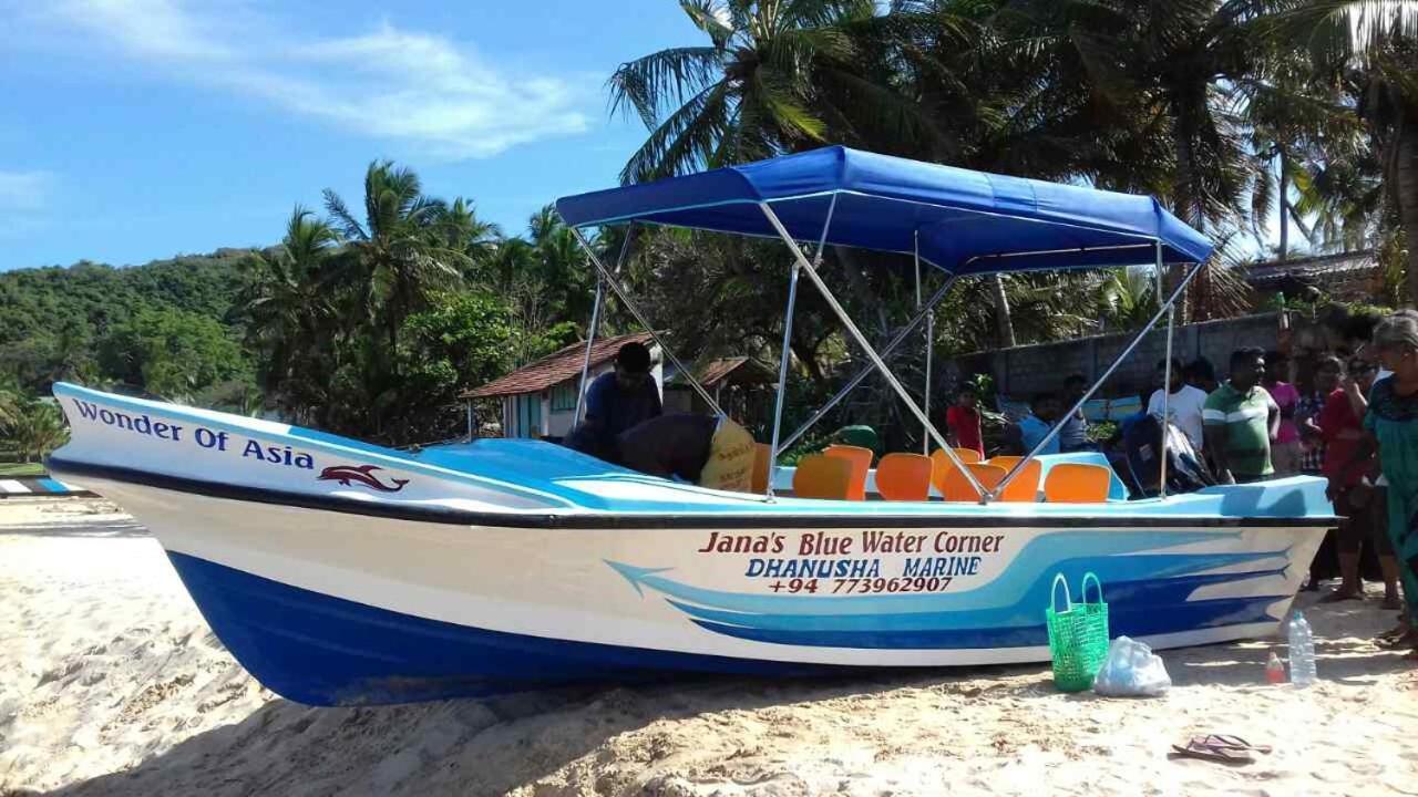 Janas Blue Water Corner Hotel Trincomalee Buitenkant foto